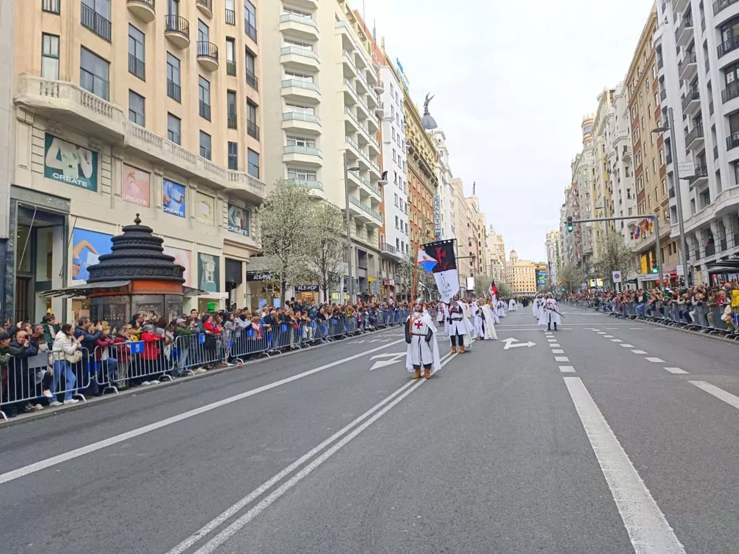 Así suenan mejores gaitas del Bierzo en el desfile de San Patricio de Madrid