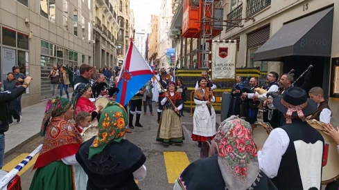 Así suenan mejores gaitas del Bierzo en el desfile de San Patricio de Madrid Así suenan mejores gaitas del Bierzo en el desfile de San Patricio de Madrid