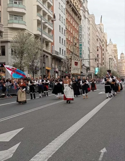 Así suenan mejores gaitas del Bierzo en el desfile de San Patricio de Madrid Así suenan mejores gaitas del Bierzo en el desfile de San Patricio de Madrid