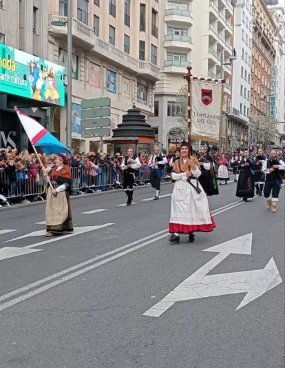 Así suenan mejores gaitas del Bierzo en el desfile de San Patricio de Madrid Así suenan mejores gaitas del Bierzo en el desfile de San Patricio de Madrid