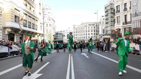 Así suenan mejores gaitas del Bierzo en el desfile de San Patricio de Madrid Así suenan mejores gaitas del Bierzo en el desfile de San Patricio de Madrid
