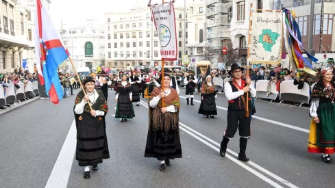 Así suenan mejores gaitas del Bierzo en el desfile de San Patricio de Madrid Así suenan mejores gaitas del Bierzo en el desfile de San Patricio de Madrid