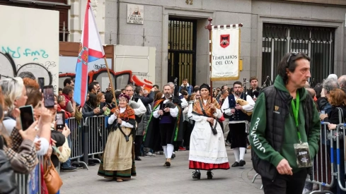 Así suenan mejores gaitas del Bierzo en el desfile de San Patricio de Madrid Así suenan mejores gaitas del Bierzo en el desfile de San Patricio de Madrid