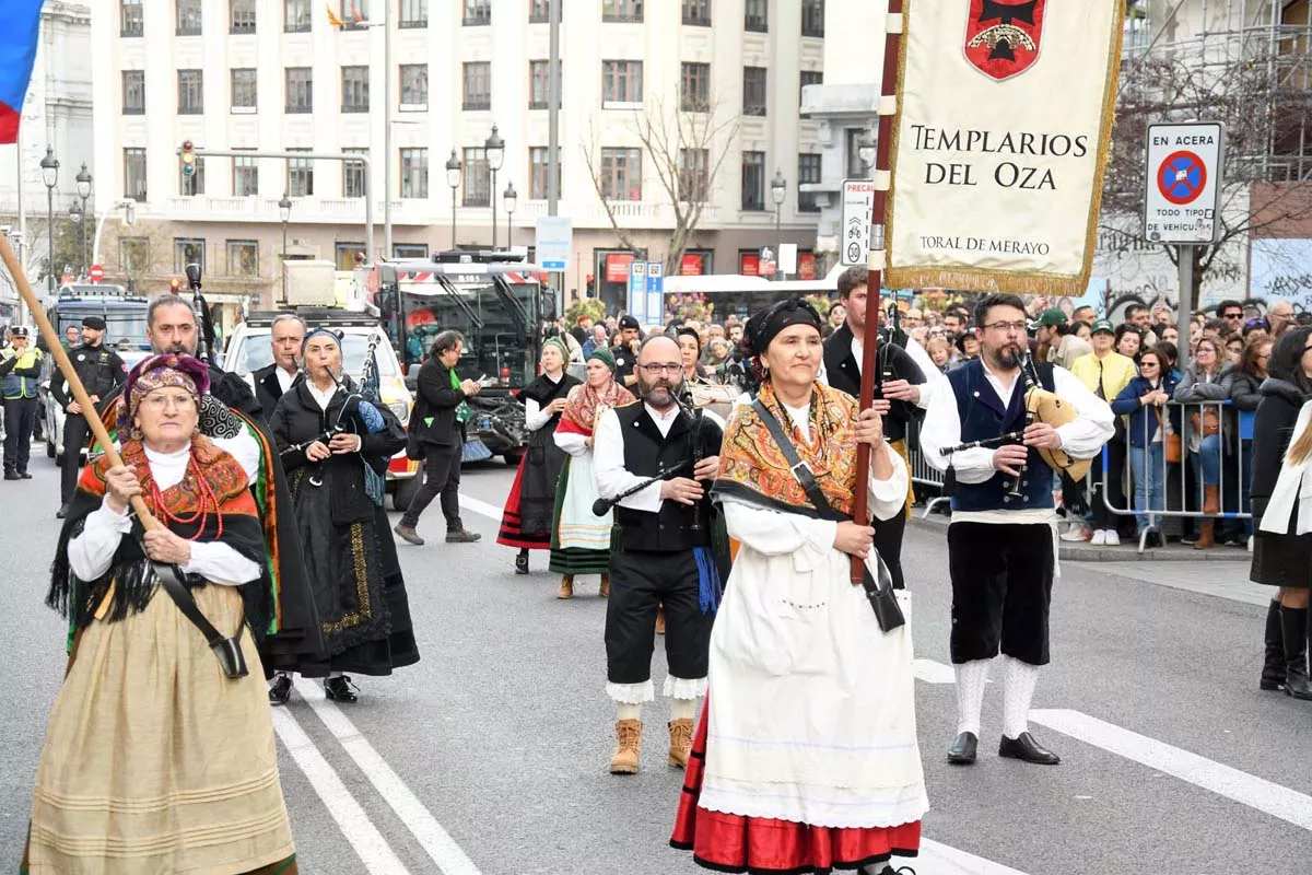 Así suenan mejores gaitas del Bierzo en el desfile de San Patricio de Madrid