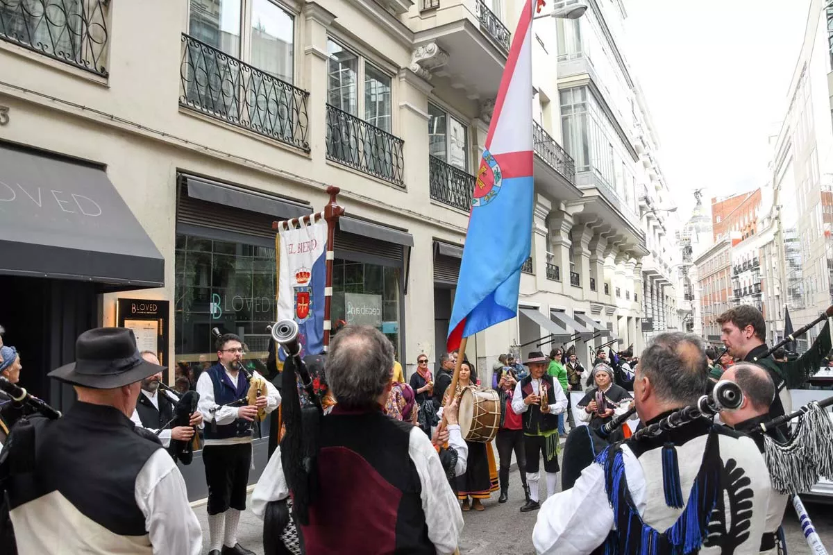 Así suenan mejores gaitas del Bierzo en el desfile de San Patricio de Madrid