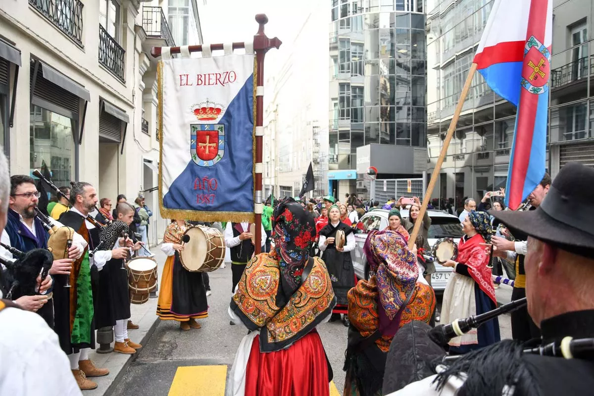 Así suenan mejores gaitas del Bierzo en el desfile de San Patricio de Madrid