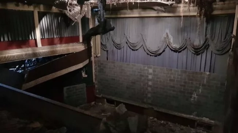 Interior cine Adriano