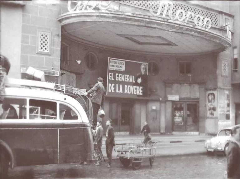 Cines Morán, en la Avenida Camino de Santiago, frente al antiguo Zara del centro