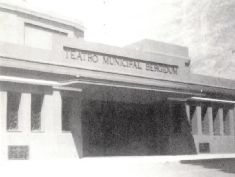 Teatro Bergidum anterior a la reforma integral de 1996. / Libro ‘Teatro Bergidum: Candilejas y Sombras’ de José Cruz Vega Alonso