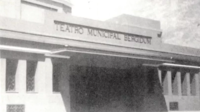 Teatro Bergidum anterior a la reforma integral de 1996. / Libro ‘Teatro Bergidum: Candilejas y Sombras’ de José Cruz Vega Alonso
