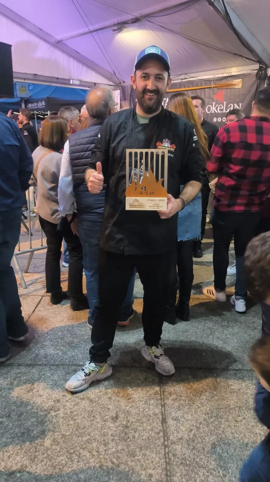 Diego Suárez con el galardón Diego Suárez con el galardón