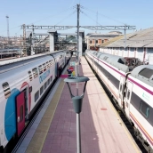 Tren Ouigo en la estación de trenes de Valladolid 