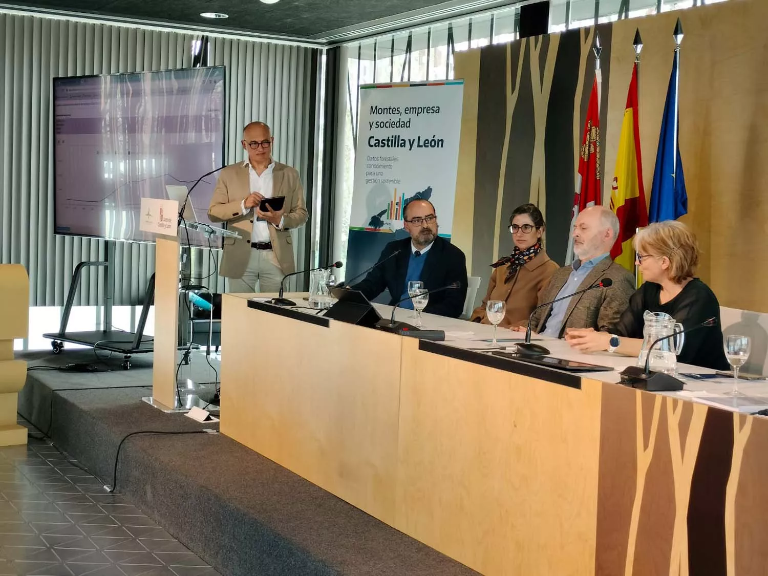 Morala reconoce los beneficios de la forestación en Ponferrada en la presentación del nuevo portal del sector en Castilla y León