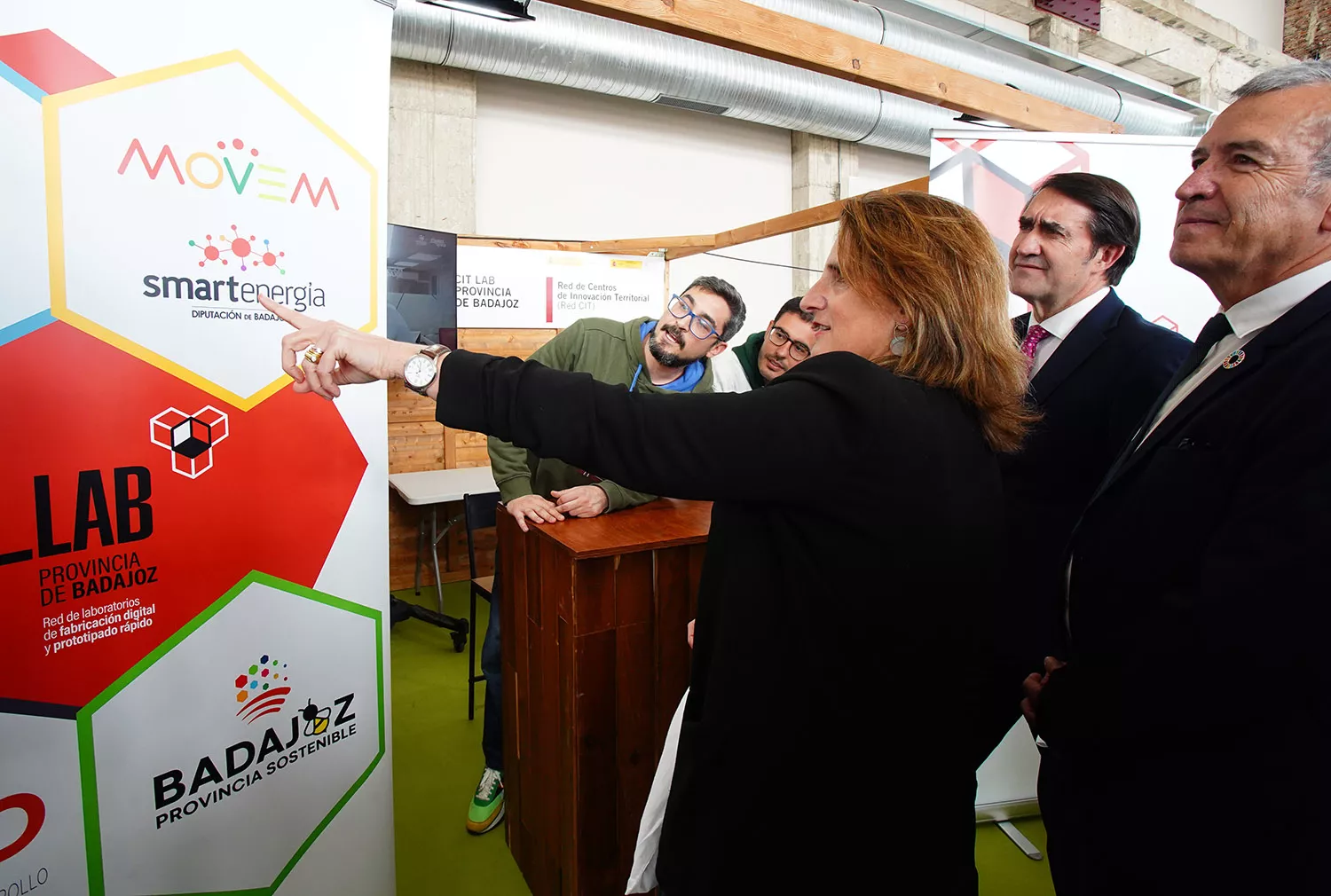 La vicepresidenta del Gobierno y ministra de Transición Ecológica y Reto demográfico, Teresa Ribera, durante la visita a la Feria e inauguración de las Jornadas 'Innovación y desarrollo territorial en acción' La vicepresidenta del Gobierno y ministra de Transición Ecológica y Reto demográfico, Teresa Ribera, durante la visita a la Feria e inauguración de las Jornadas 'Innovación y desarrollo territorial en acción'