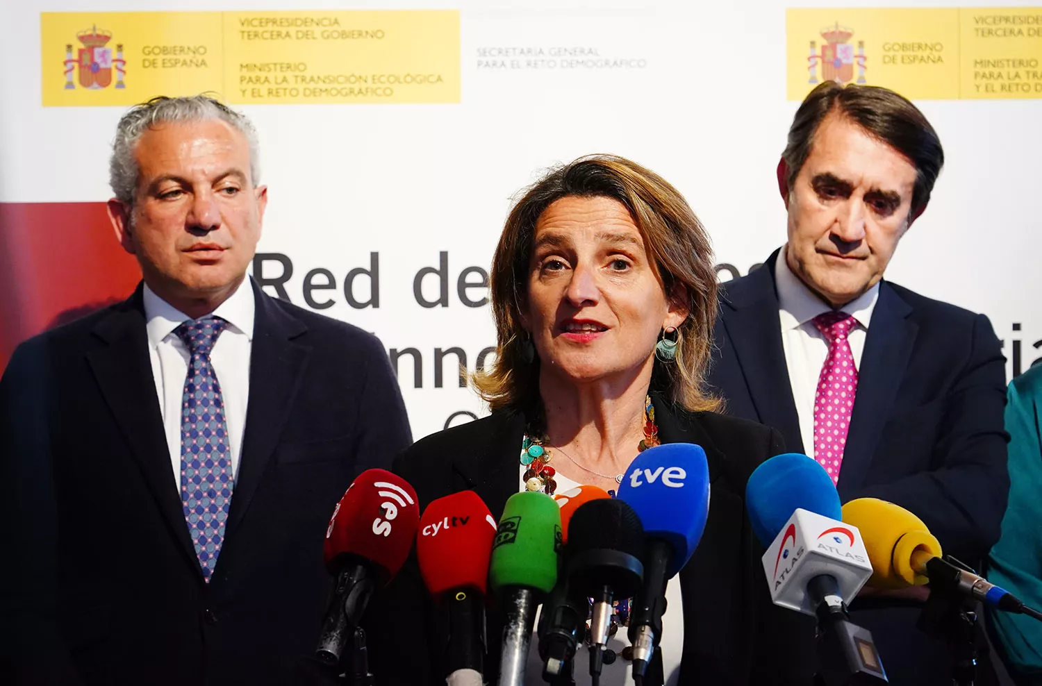 La vicepresidenta del Gobierno y ministra de Transición Ecológica y Reto demográfico, Teresa Ribera, durante la visita a la Feria e inauguración de las Jornadas 'Innovación y desarrollo territorial en acción'. La vicepresidenta del Gobierno y ministra de Transición Ecológica y Reto demográfico, Teresa Ribera, durante la visita a la Feria e inauguración de las Jornadas 'Innovación y desarrollo territorial en acción'.