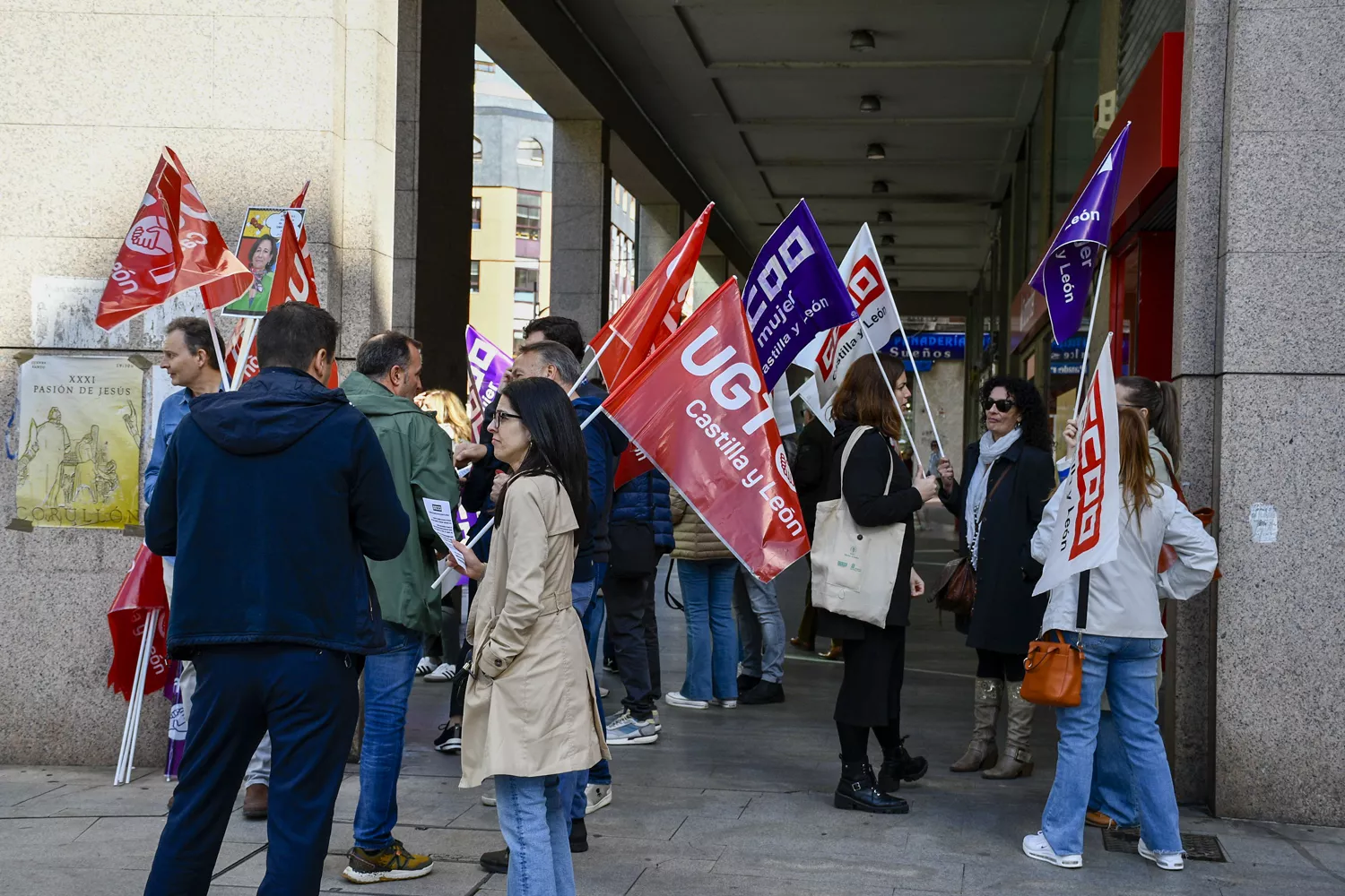 Seguimiento del 80% de la huelga de los trabajadores de la BANCA en El Bierzo por la falta de acuerdo salarial Seguimiento del 80% de la huelga de los trabajadores de la BANCA en El Bierzo por la falta de acuerdo salarial