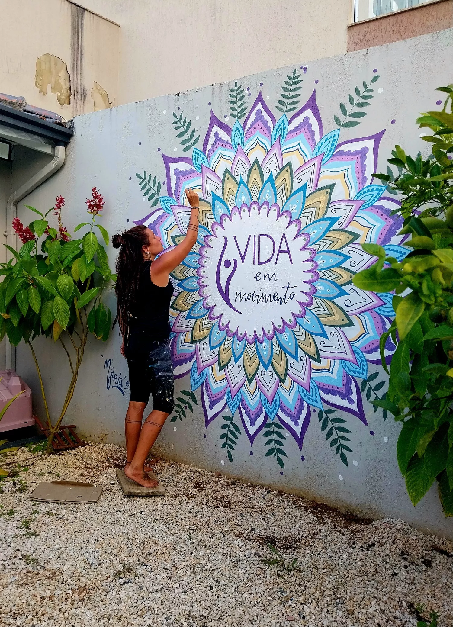 Un mural de color que recorre América Latina: el proyecto de la artista María Salas, afincada en El Bierzo