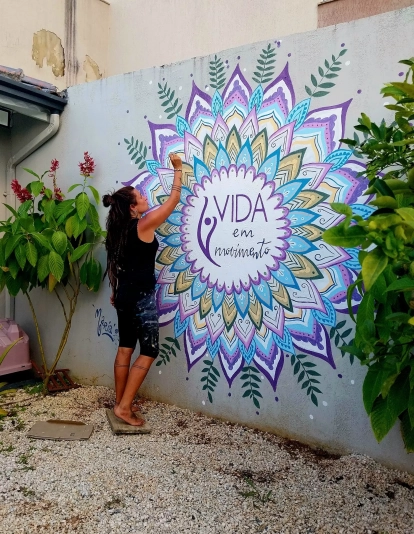 Un mural de color que recorre América Latina: el proyecto de la artista María Salas, afincada en El Bierzo