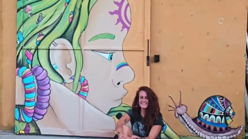 Un mural de color que recorre América Latina: el proyecto de la artista María Salas, afincada en El Bierzo