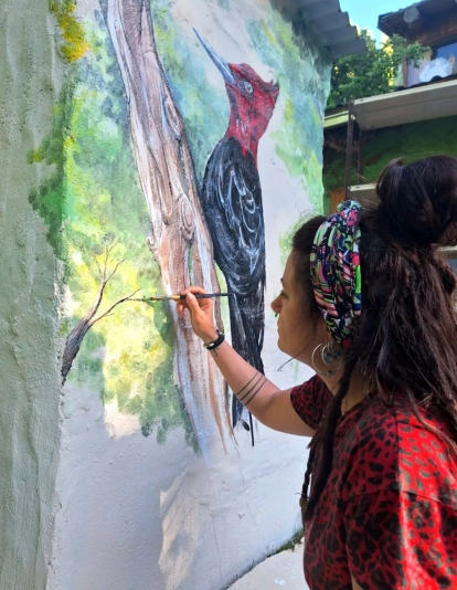 Un mural de color que recorre América Latina: el proyecto de la artista María Salas, afincada en El Bierzo