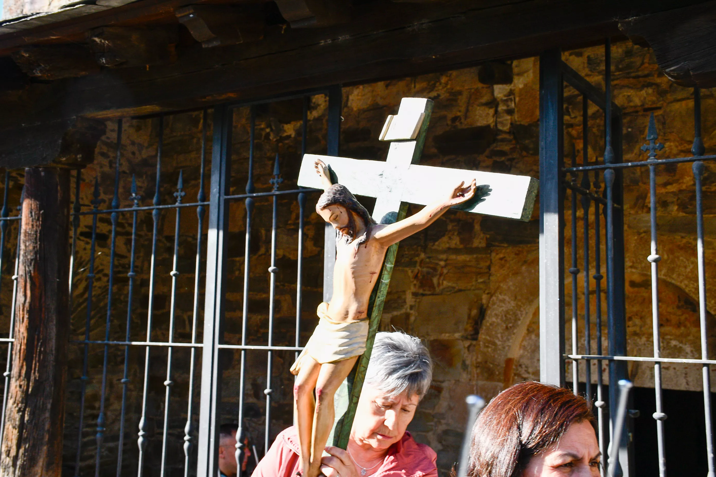 El Viacrucis del Pajariel hace cima en la Semana Santa de Ponferrada