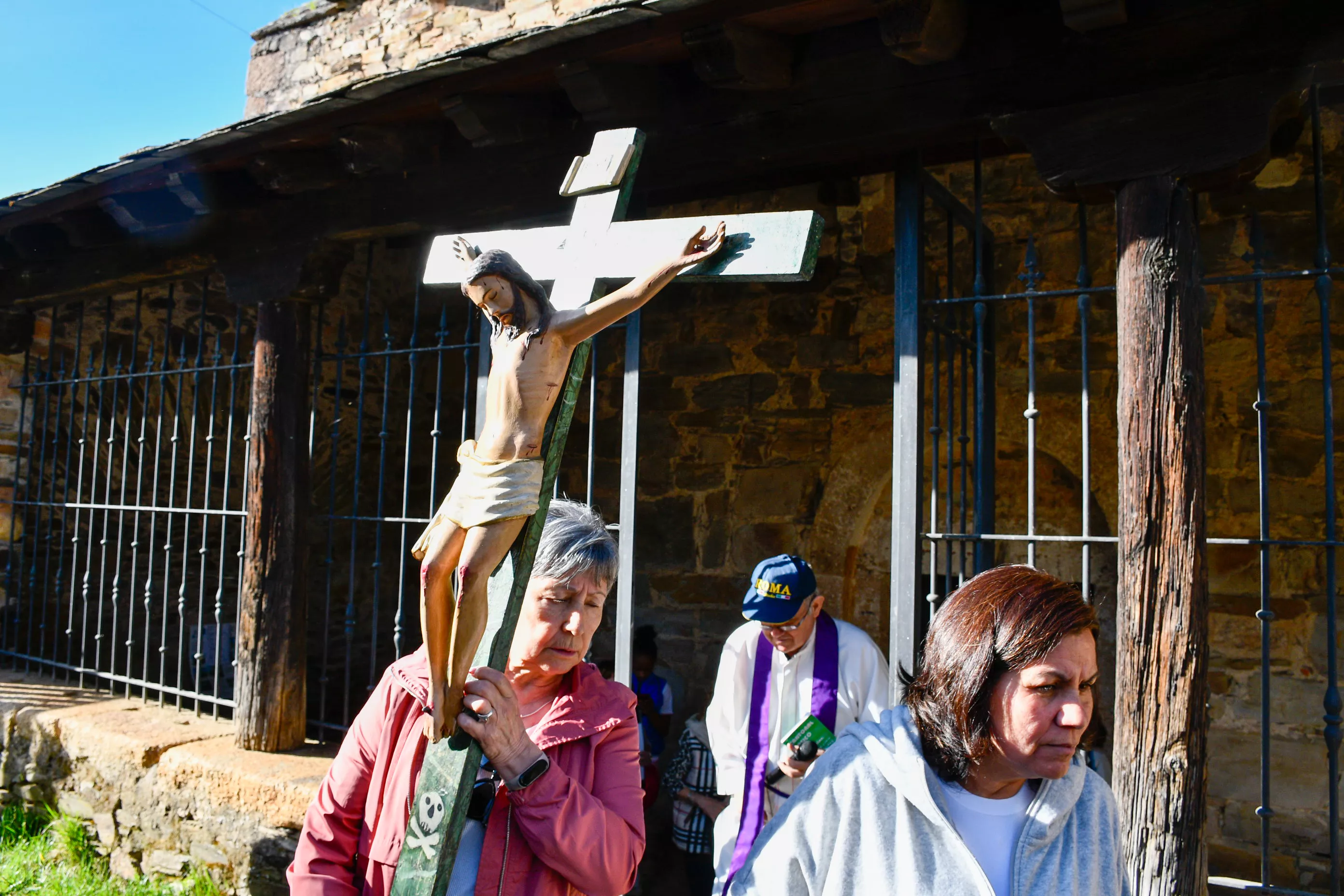 El Viacrucis del Pajariel hace cima en la Semana Santa de Ponferrada