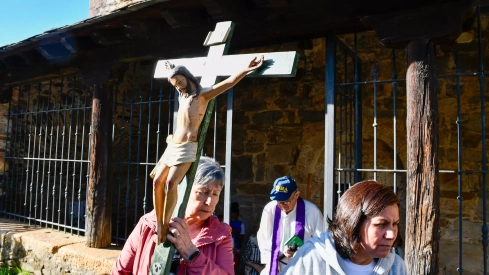 El Viacrucis del Pajariel hace cima en la Semana Santa de Ponferrada