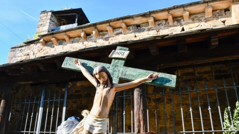 El Viacrucis del Pajariel hace cima en la Semana Santa de Ponferrada
