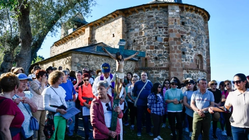 El Viacrucis del Pajariel hace cima en la Semana Santa de Ponferrada