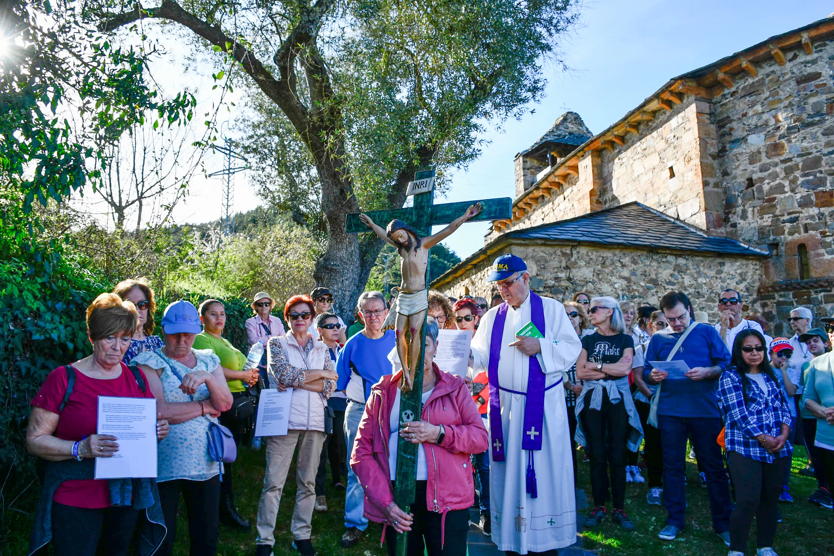 El Viacrucis del Pajariel hace cima en la Semana Santa de Ponferrada