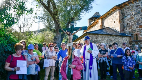 El Viacrucis del Pajariel hace cima en la Semana Santa de Ponferrada