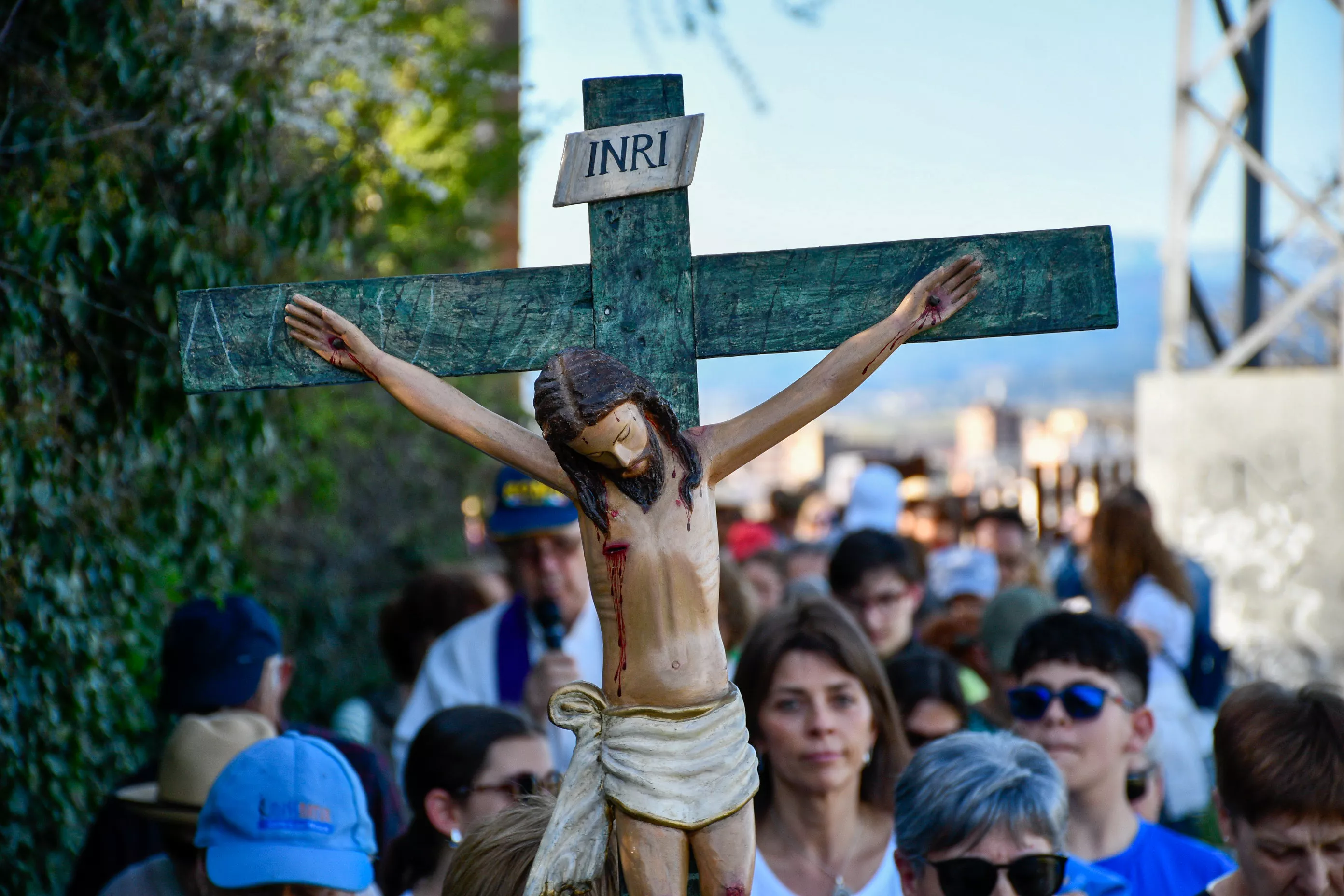 El Viacrucis del Pajariel hace cima en la Semana Santa de Ponferrada