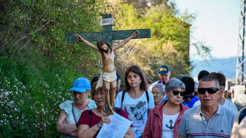 El Viacrucis del Pajariel hace cima en la Semana Santa de Ponferrada