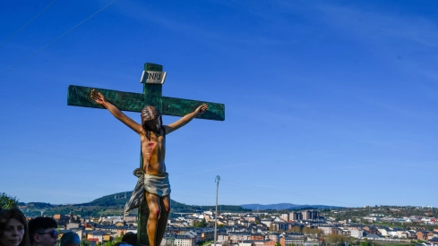 El Viacrucis del Pajariel hace cima en la Semana Santa de Ponferrada