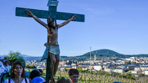 El Viacrucis del Pajariel hace cima en la Semana Santa de Ponferrada