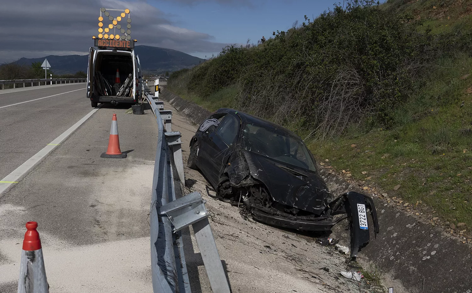 Fallece un hombre tras salir despedido de su coche al salirse de la vía en Torre del Bierzo