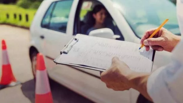 La negativa de DGT a mantener el suplemento a los examinadores pone en jaque a más de 3.000 aspirantes a conductores en El Bierzo desde el 31 de julio
