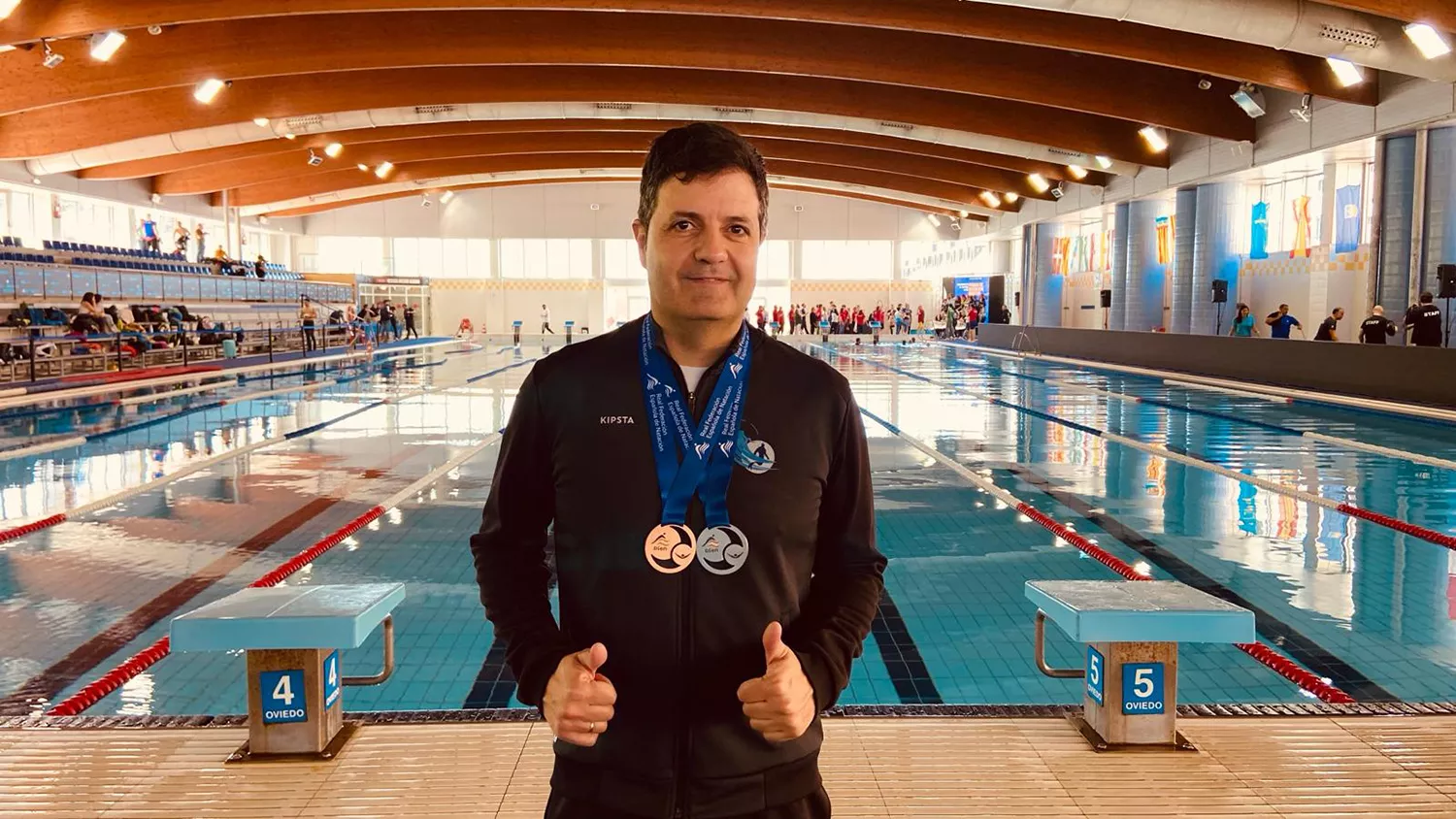 El deportista berciano Rubén Serrano consigue dos medallas en el Campeonato de España de natación máster