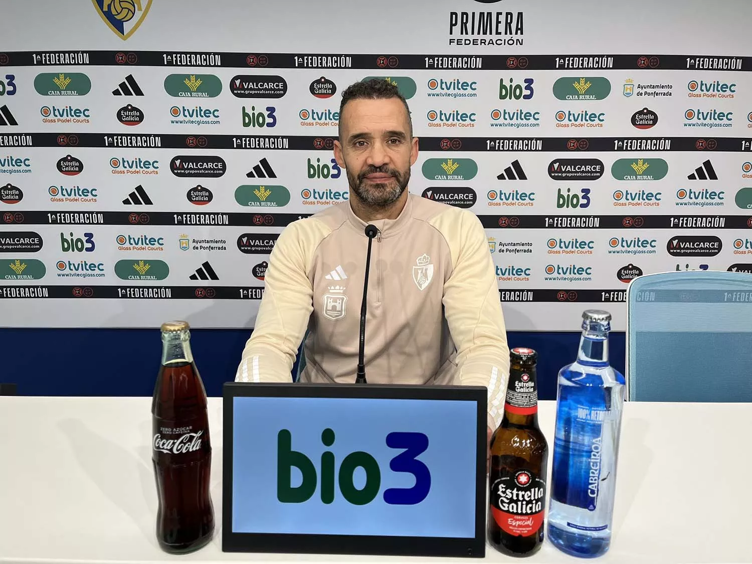 El entrenador de la Ponferradina Juanfran García | Twitter Ponferradina