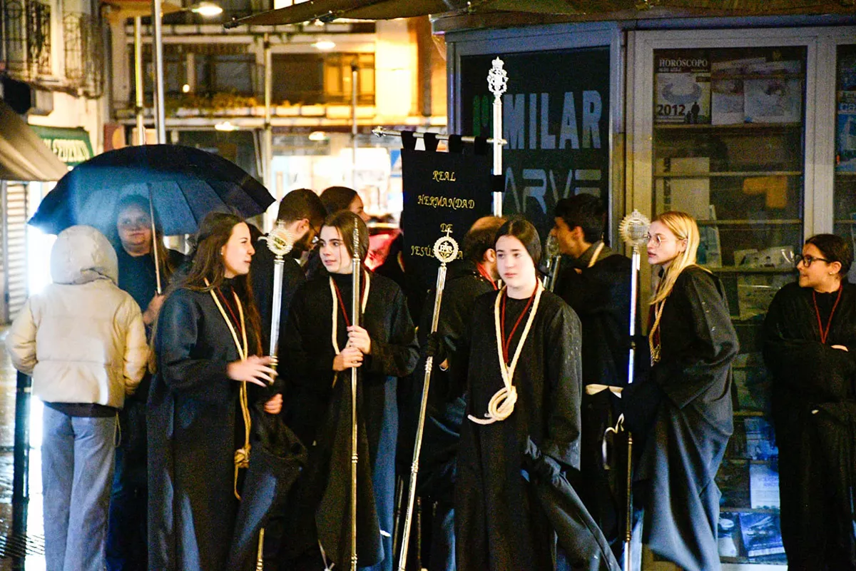 La lluvia impide que salga la procesión del Silencio en Ponferrada (9)