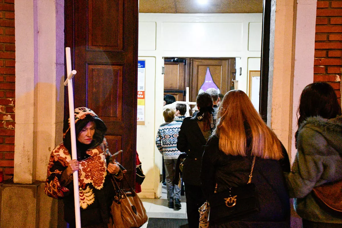 La lluvia impide que salga la procesión del Silencio en Ponferrada (6)