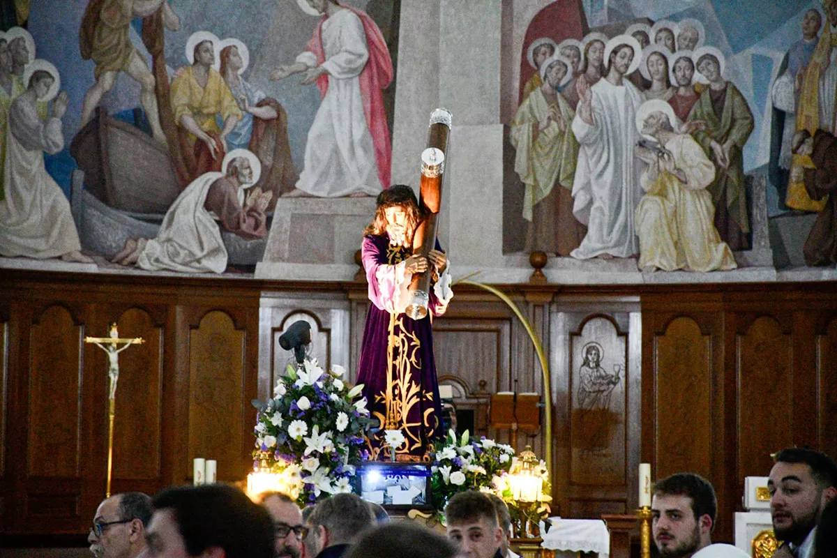 La lluvia impide que salga la procesión del Silencio en Ponferrada (1)