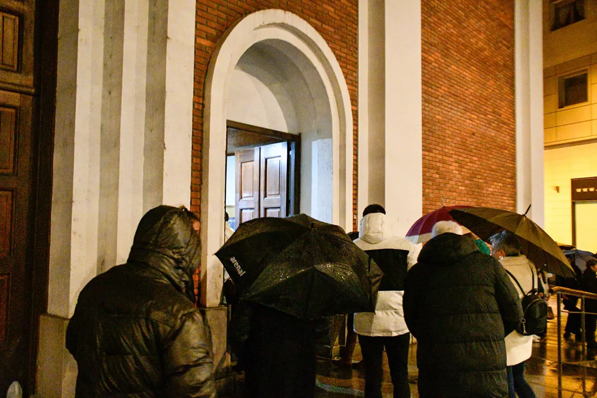 La lluvia impide que salga la procesión del Silencio en Ponferrada(8)