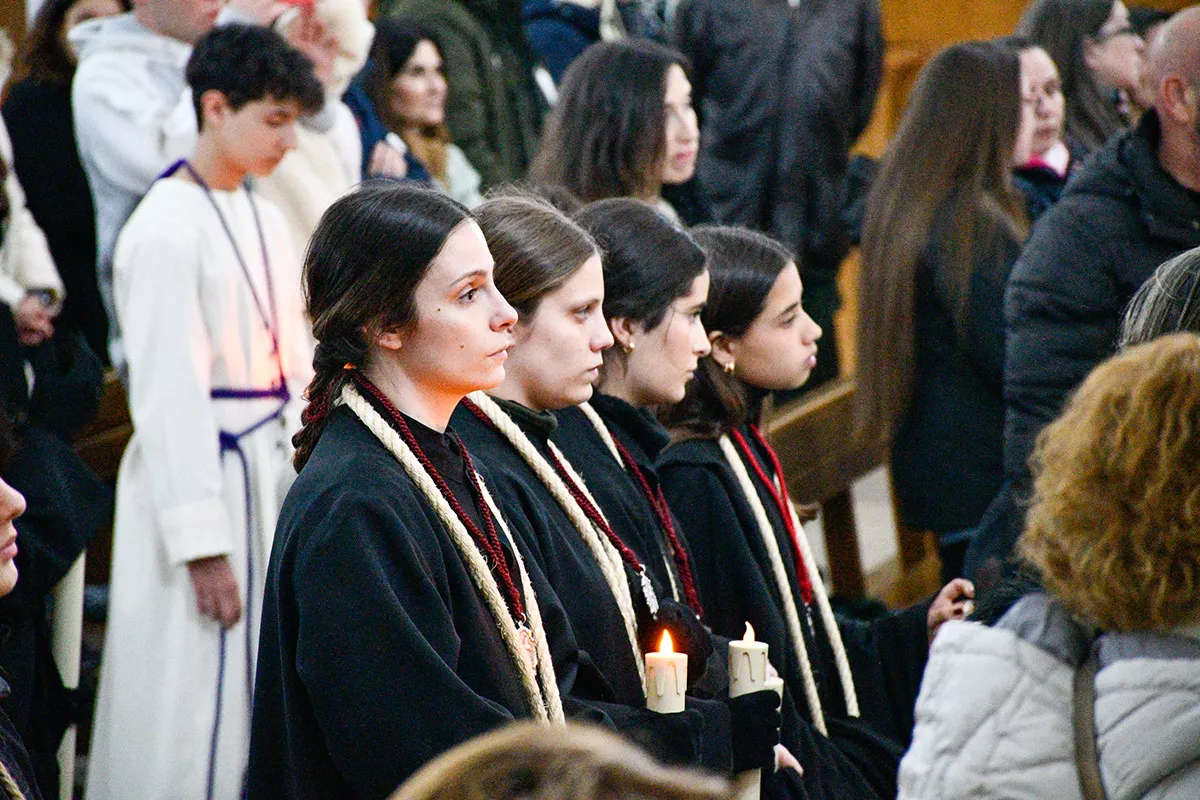 La lluvia impide que salga la procesión del Silencio en Ponferrada (19)