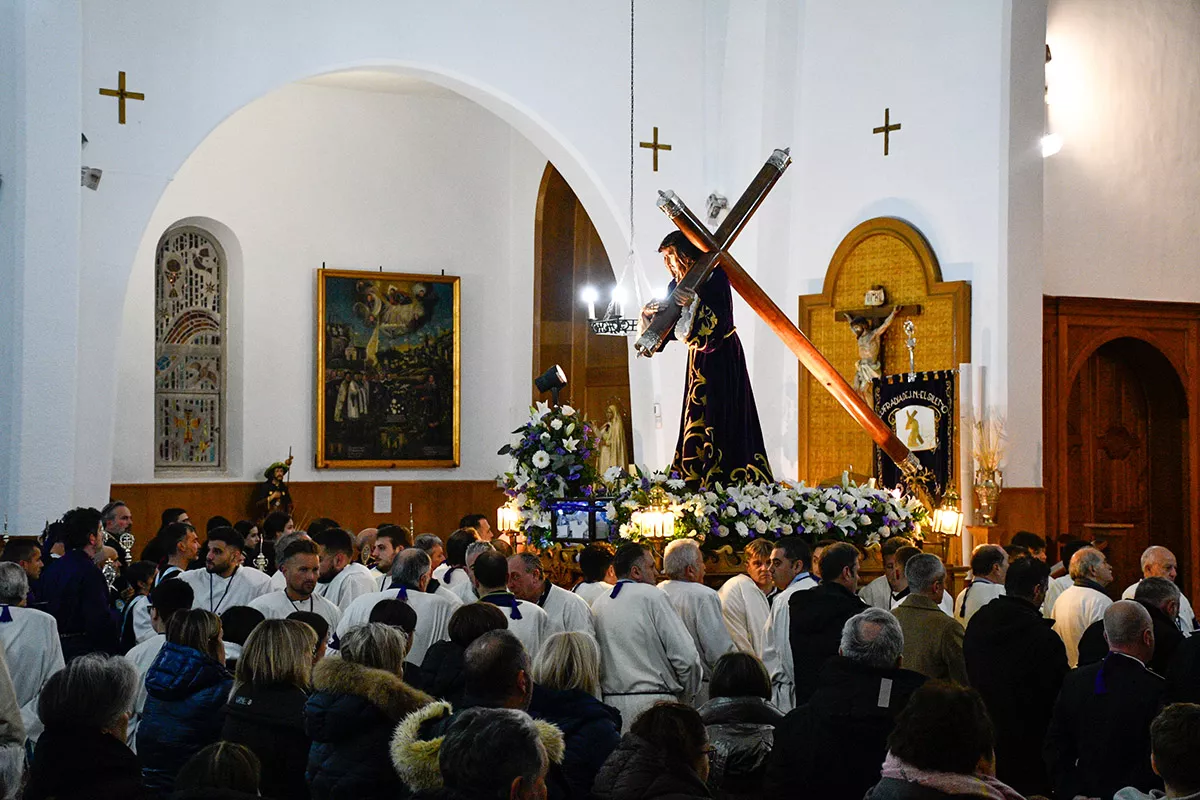 La lluvia impide que salga la procesión del Silencio en Ponferrada (15)