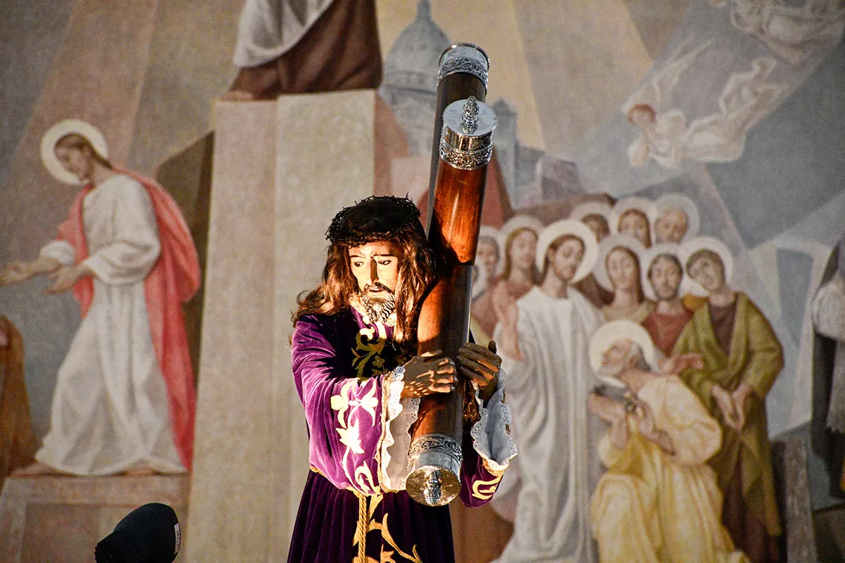 La lluvia impide que salga la procesión del Silencio en Ponferrada (3)