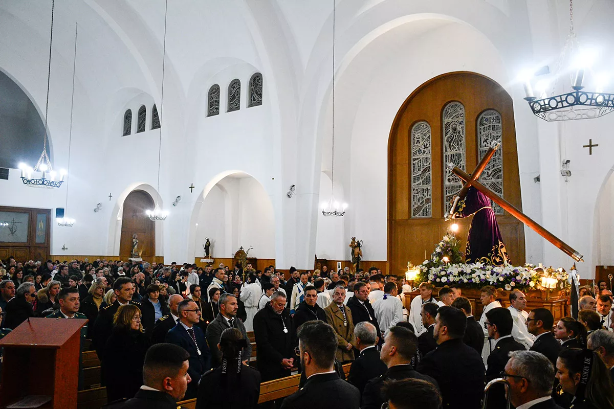 La lluvia impide que salga la procesión del Silencio en Ponferrada (17)