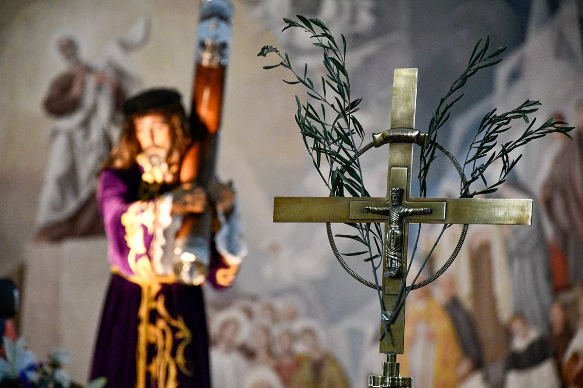 La lluvia impide que salga la procesión del Silencio en Ponferrada (1)