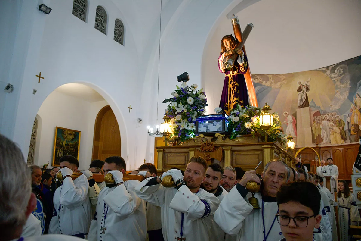 La lluvia impide que salga la procesión del Silencio en Ponferrada (22)
