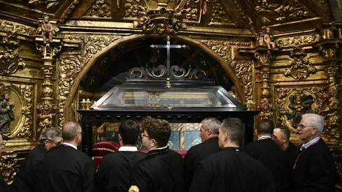 La lluvia impide la procesión del Entierro y el Desenclavo se hace a cubierto (5)